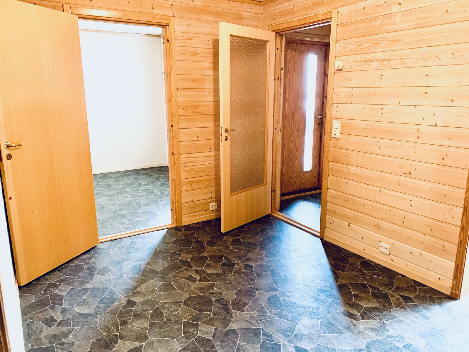 Romslig inngangsparti i 1.etg Galleribilde