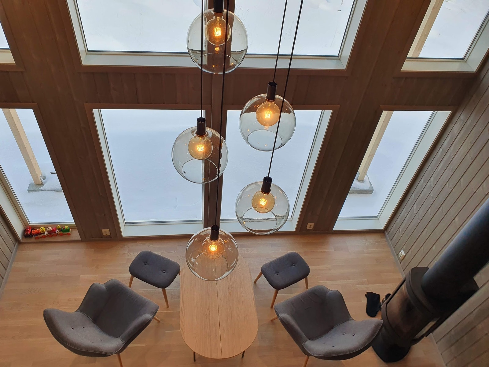 Over 4 meter takhøyde i stua. Galleribilde