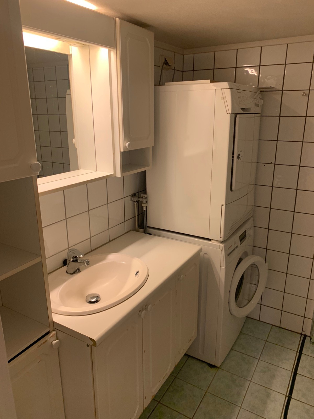 bad - varmekabler, vaskemaskin og tørketrommel Galleribilde