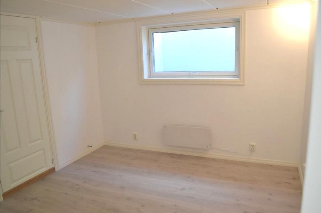 Soverom med inngang til bad Galleribilde