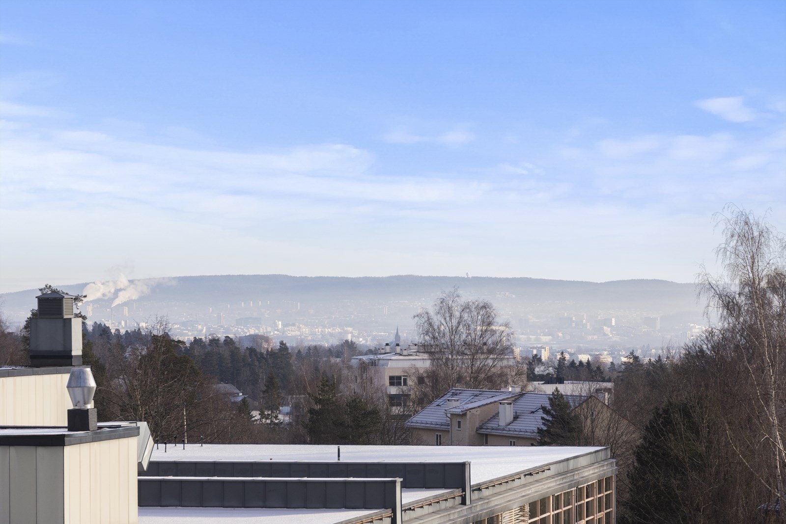 Leiligheten har en fantastisk utsikt mot området rundt. Galleribilde