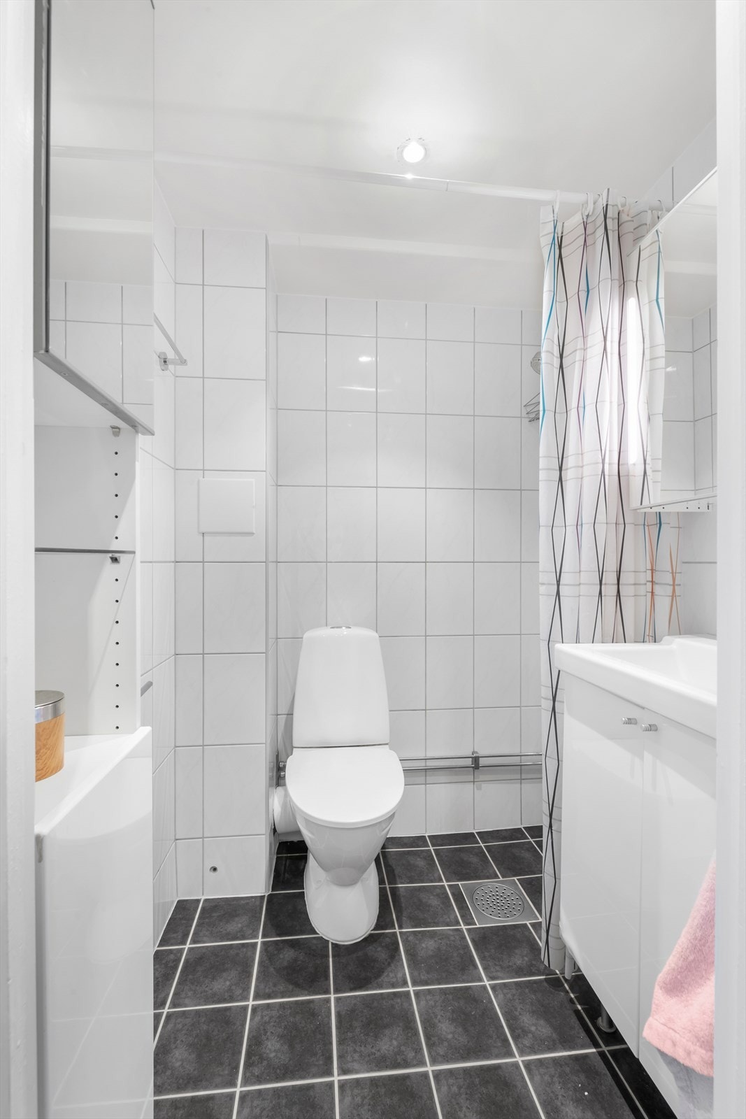 Pent flislagt bad fra 2012 av borettslaget Galleribilde