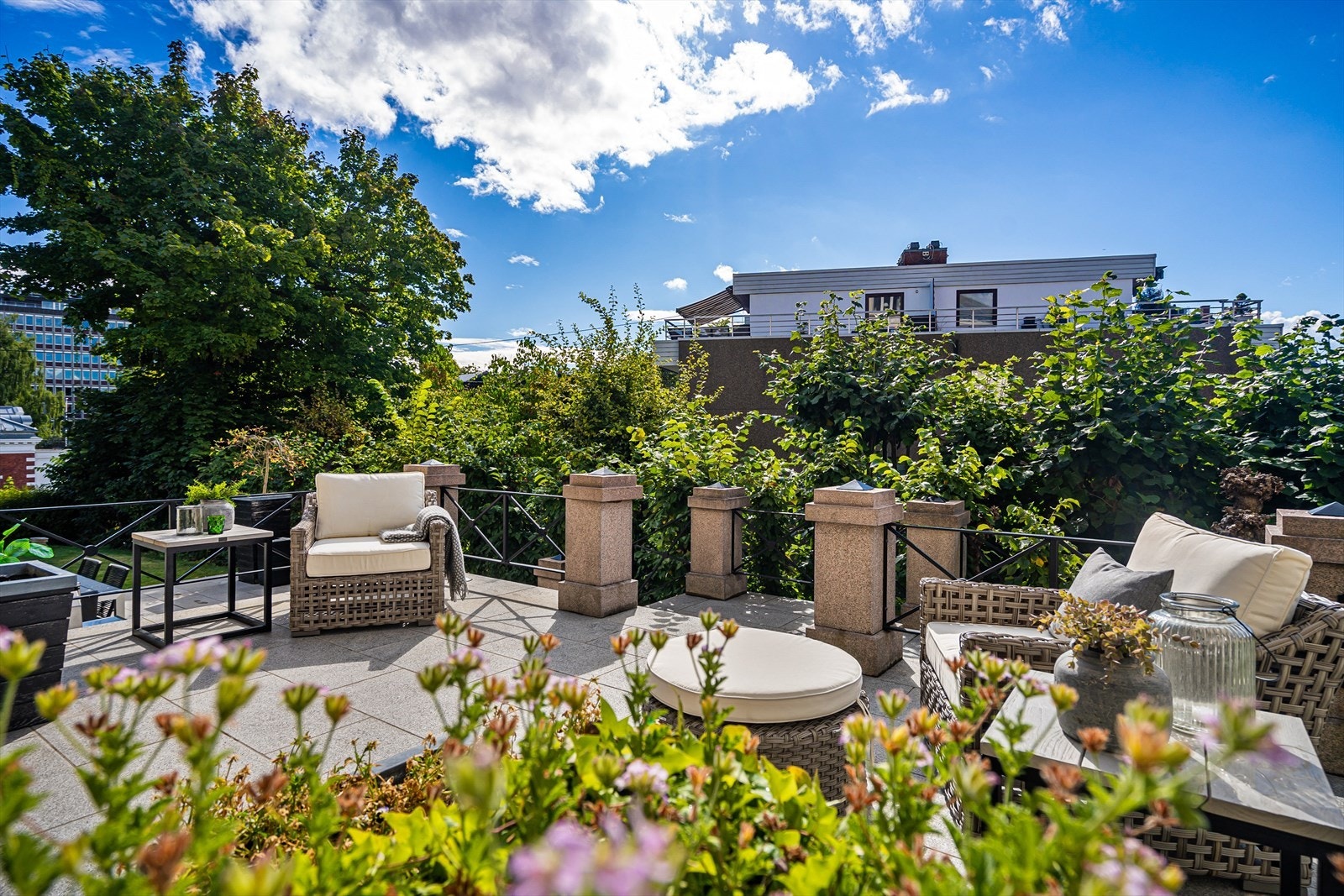 Nils O. M. Nordvik og Caroline Leirflaten ved Nordvik Bygdøy Allé har gleden av å presentere en herskapelig og unik leilighet på hele 282 kvm (BRA). Galleribilde