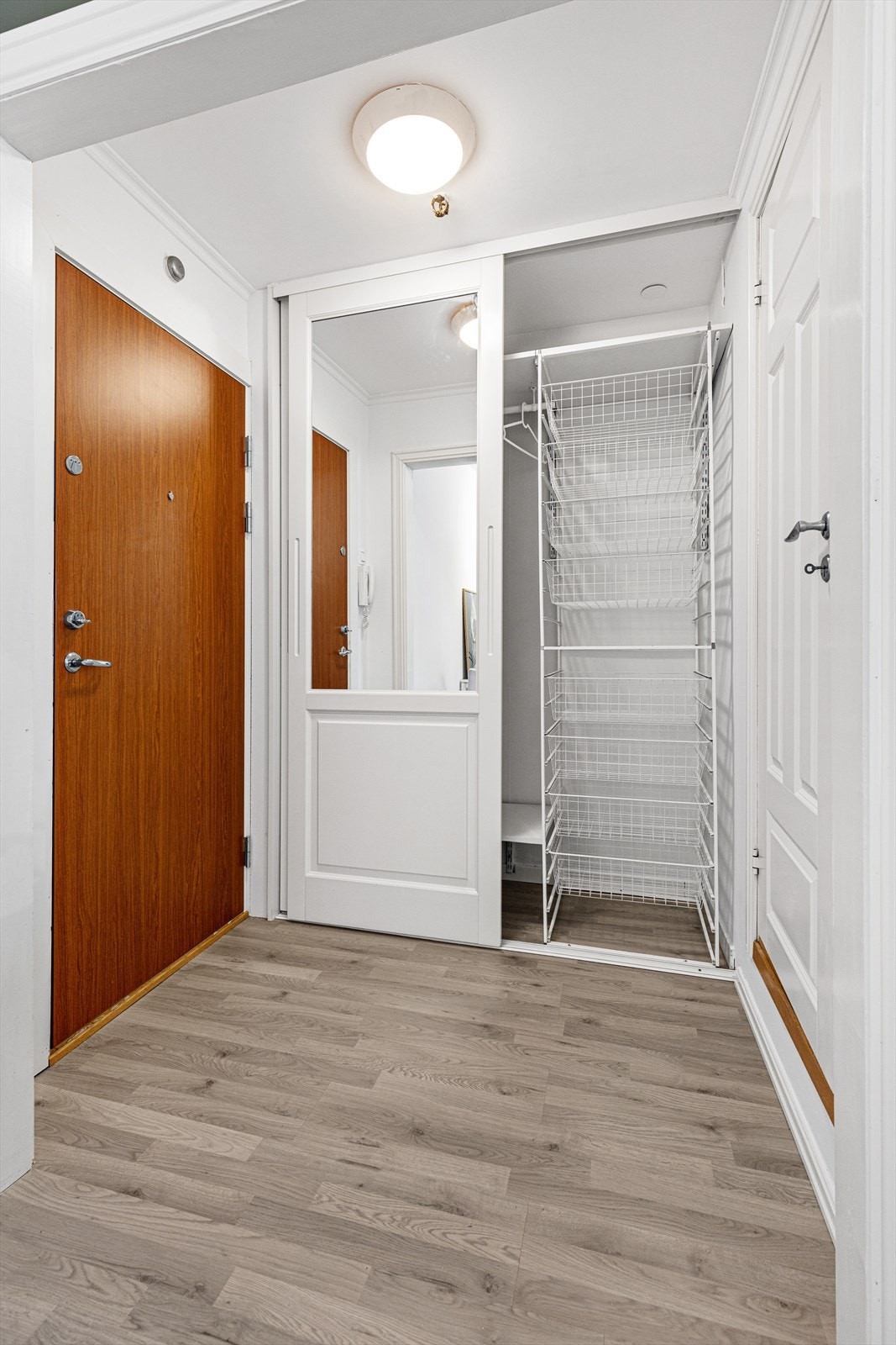 Og garderobeskap Galleribilde