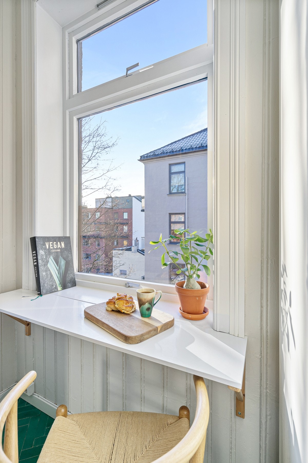 Tilpasset nisje som er perfekt til å nyte et hyggelig måltid før arbeidsdagen kaller Galleribilde