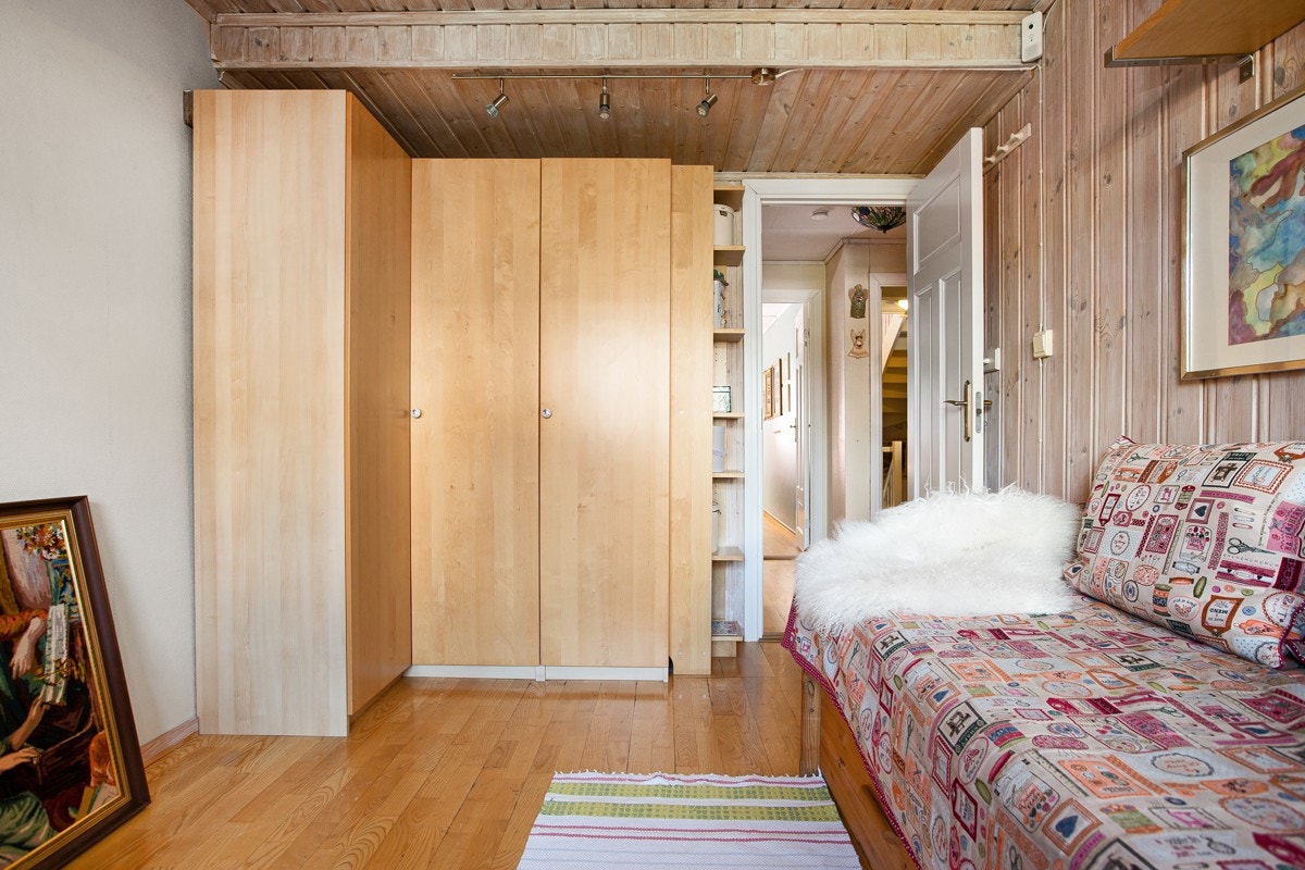 Også her har man garderobe med oppbevaringsmulighet. Galleribilde