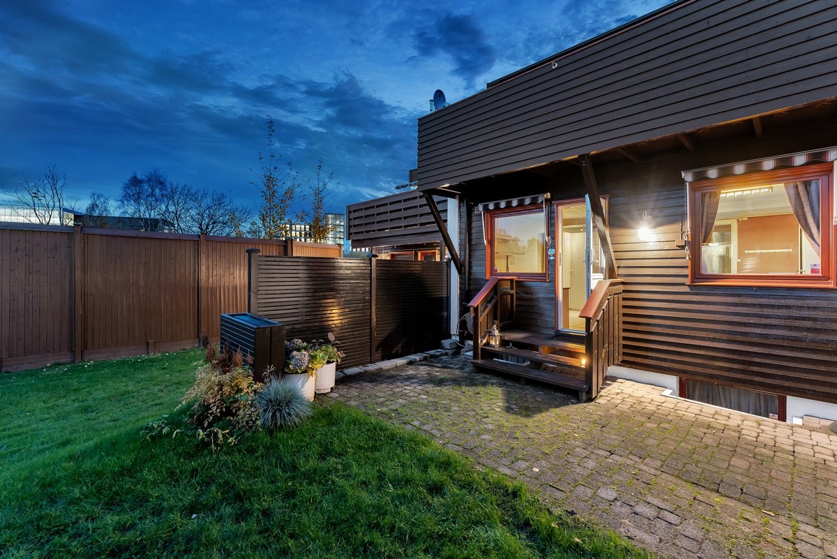 Markterrassen og den romslige terrassen ligger vendt mot vest. Galleribilde