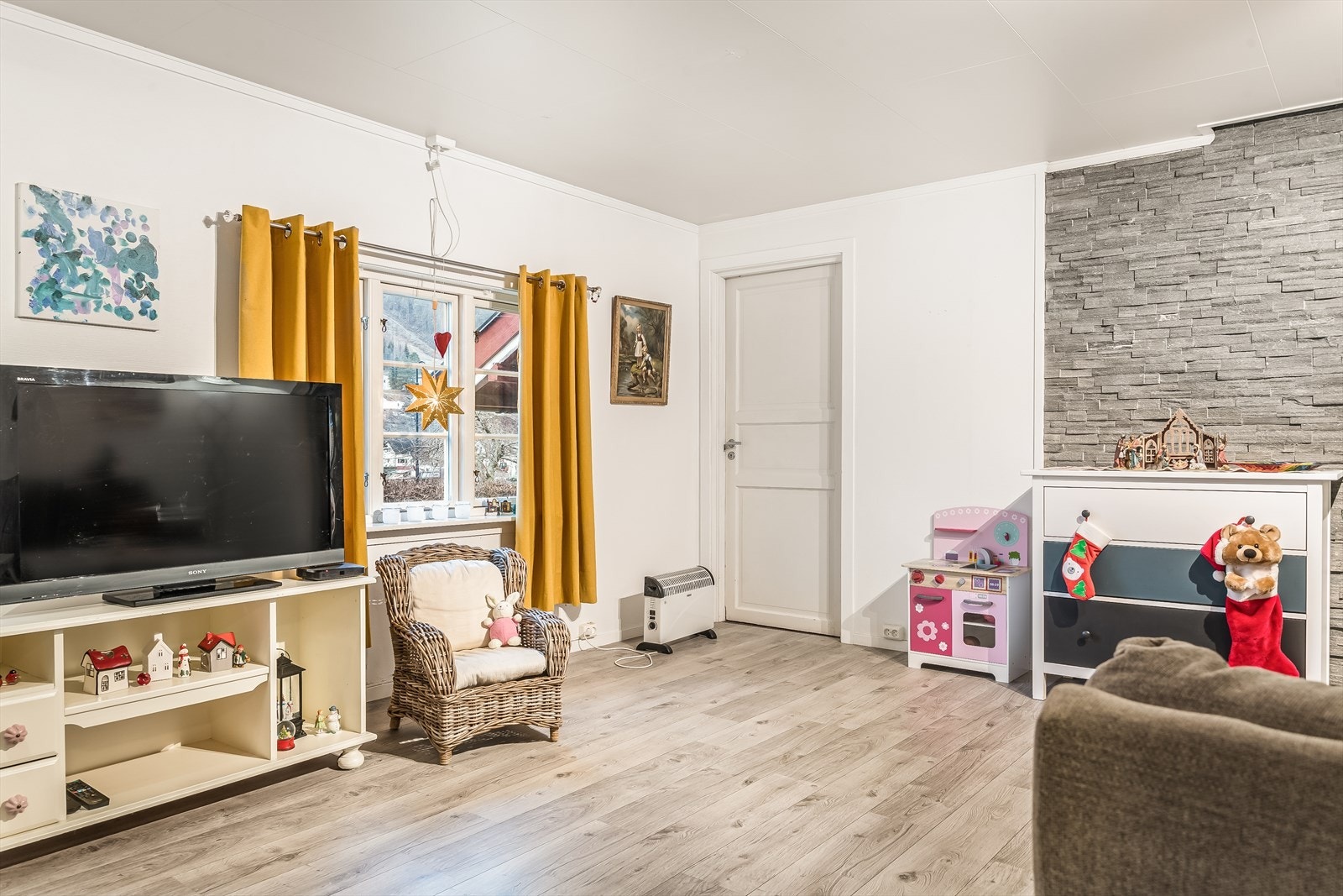 Store vindusflater som byr på mye dagslys Galleribilde