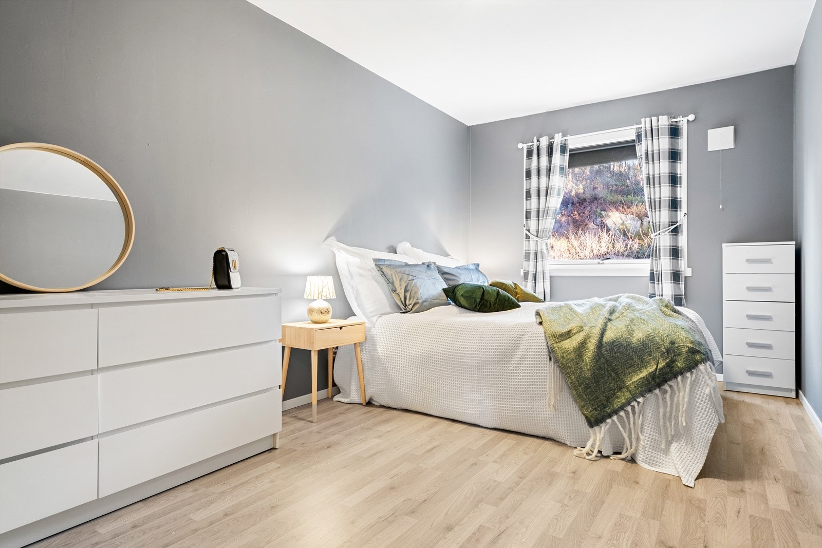 Hovedsoverommet er på 12,3 m² og har god plass til dobbeltseng, nattbord og garderobe. Galleribilde
