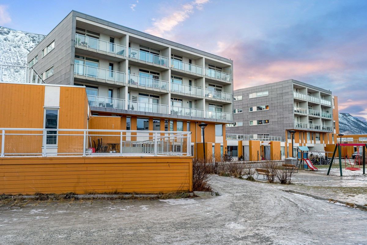 Boligen ligger i øverste etasje helt til venstre i blokken