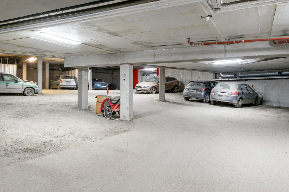 Parkeringsplass i felles parkeringskjeller