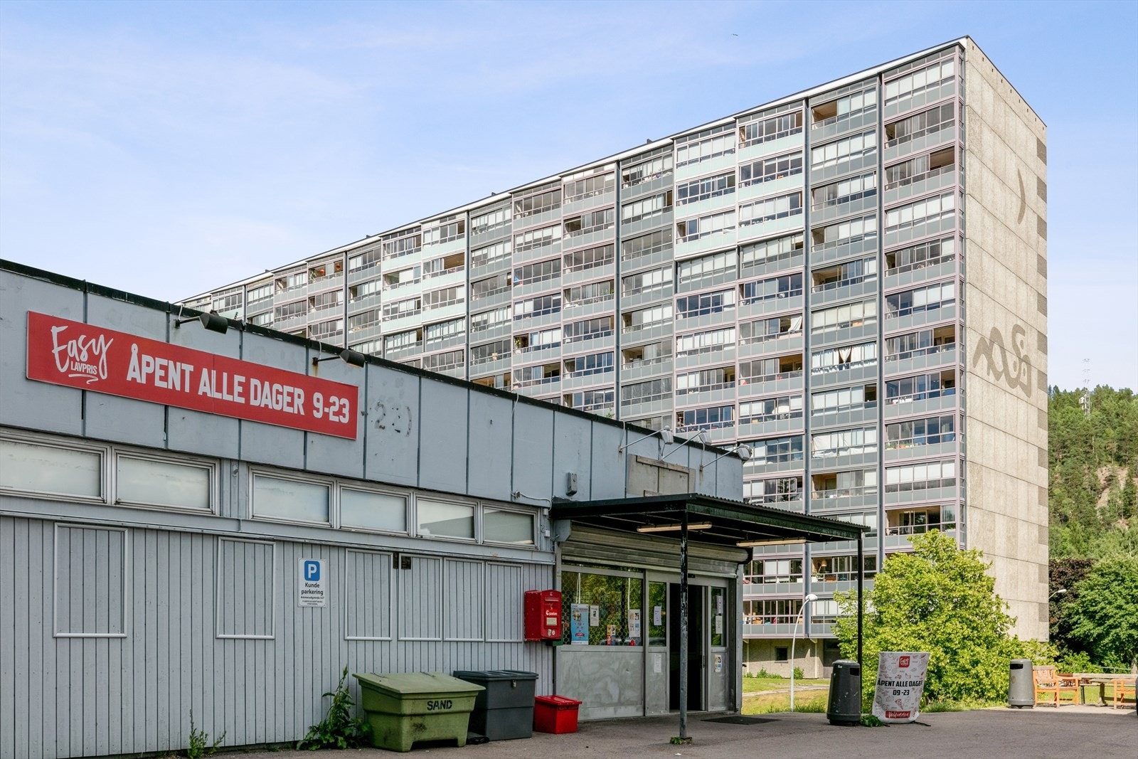 Easy Lavpris er den nærmeste matvarebutikken som er et steinkast unna Ammerudhellinga 80. Galleribilde