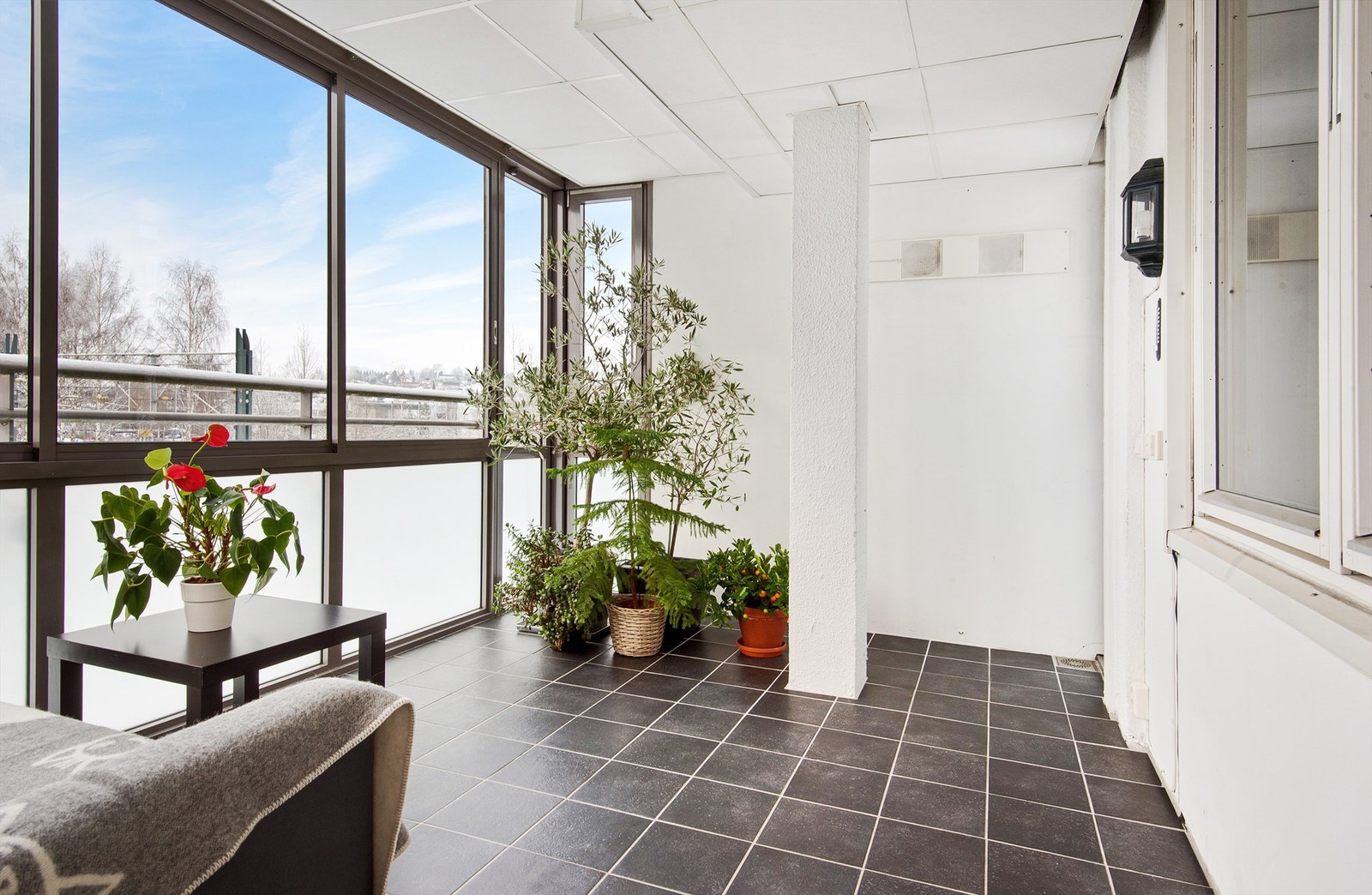 Innglasset balkong på ca. 11 kvm. Galleribilde