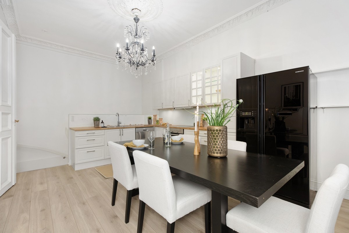 God plass til spisebord Galleribilde