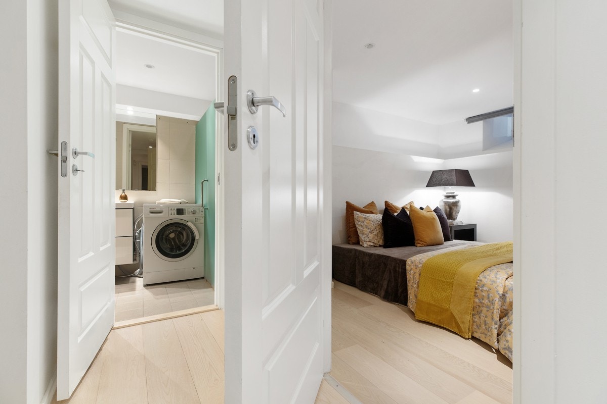 Gangen fører til 3 værelser og bad/wc Galleribilde