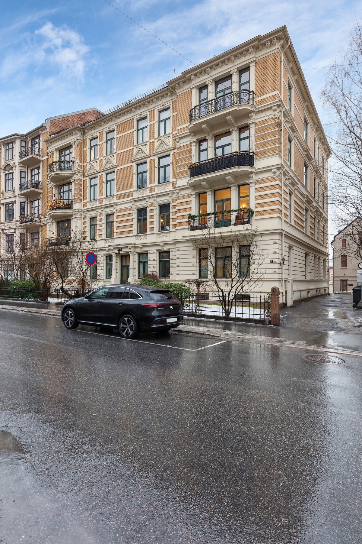 Pen fasade på gården som er fra 1897 Galleribilde