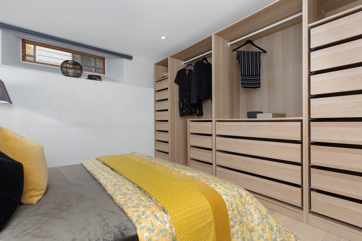 I underetasjen er det 3 værelser som eier har brukt som soverom. Disse er ikke godkjente som rom for varig opphold Galleribilde