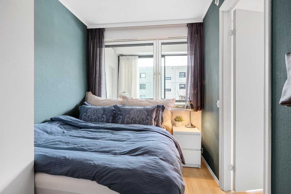 God plass til dobbeltseng på soverommet. Galleribilde