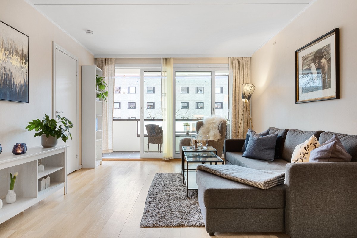 Stuen har en svært god størrelse med flere møbleringssoner. Galleribilde