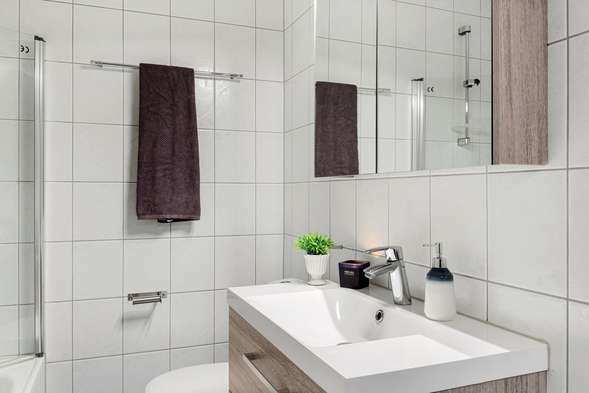 Servantinnredning og speilskap er nytt i 2019. Galleribilde