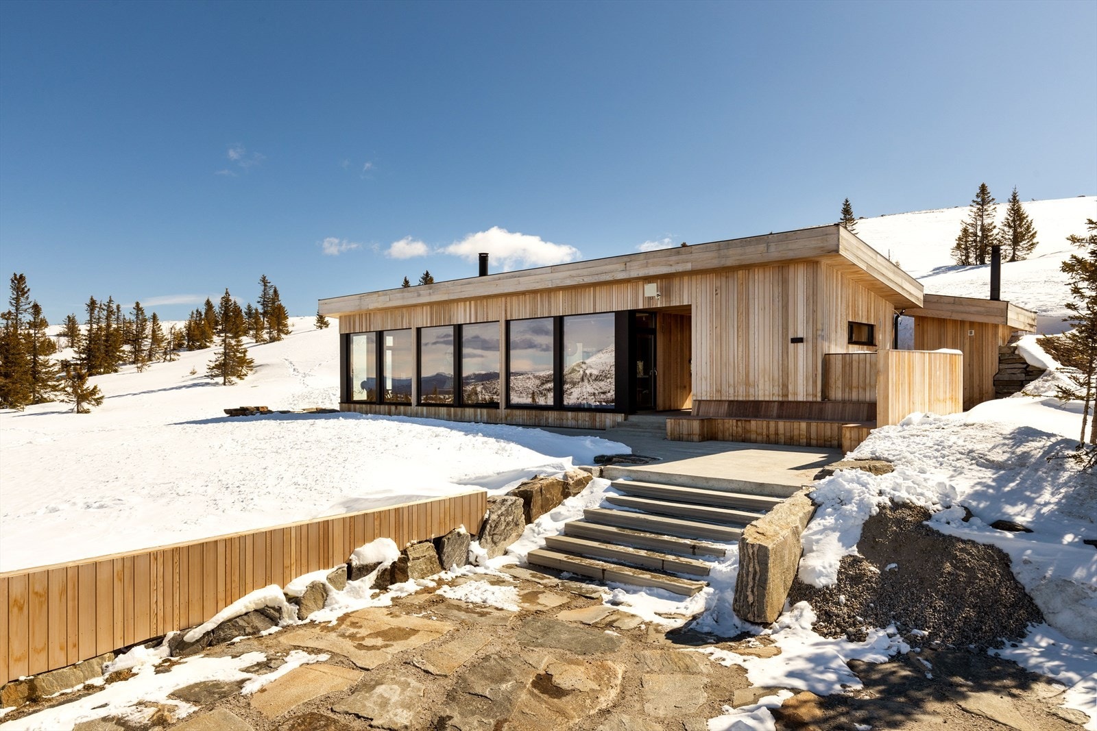 Steinlagt parkeringsareal Galleribilde