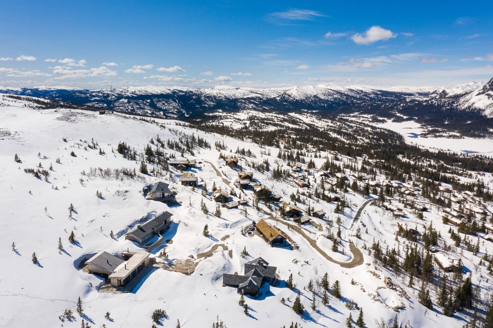 Dronebilde over Haglebu Galleribilde