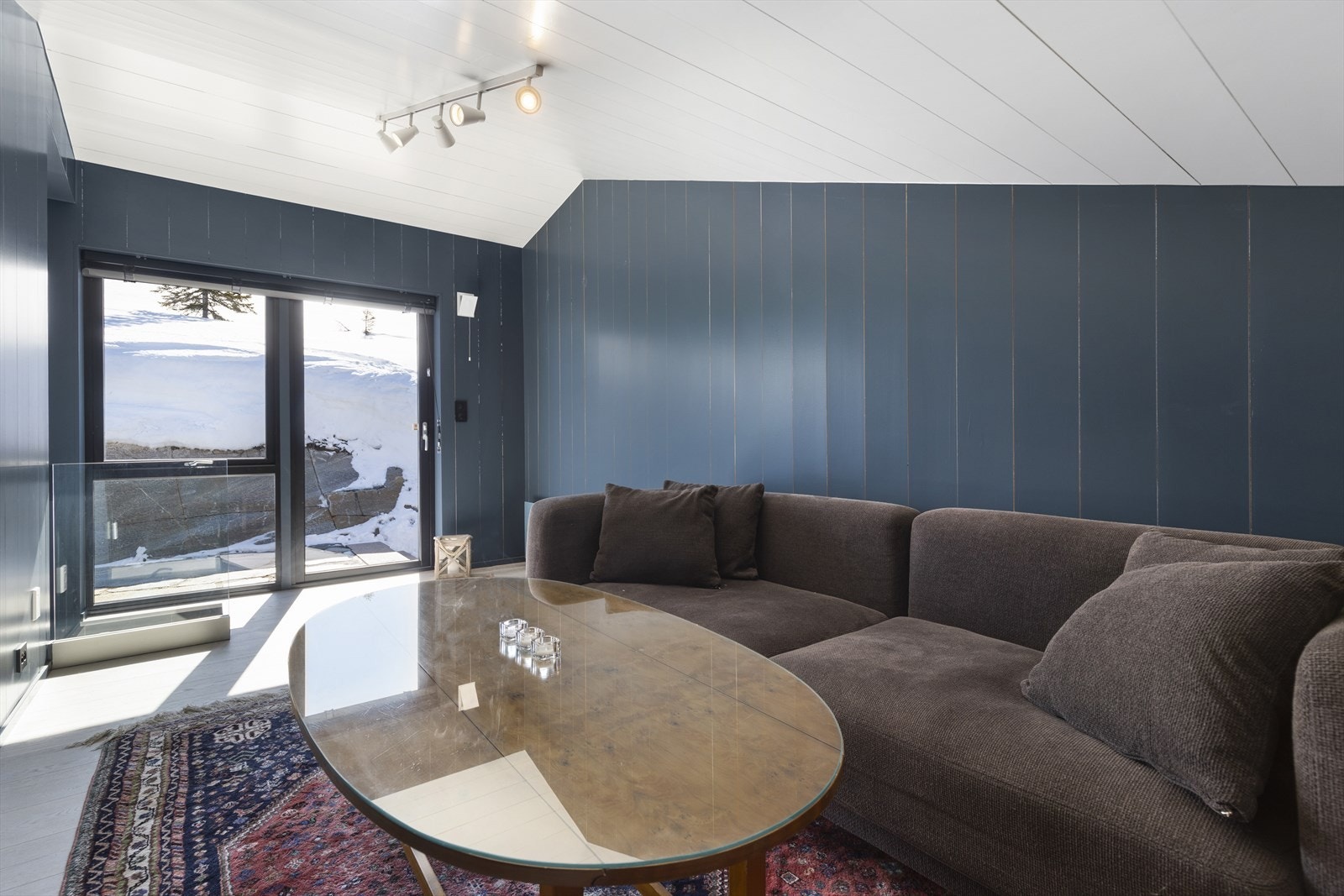 Loftstue med opparbeidet uteplass Galleribilde