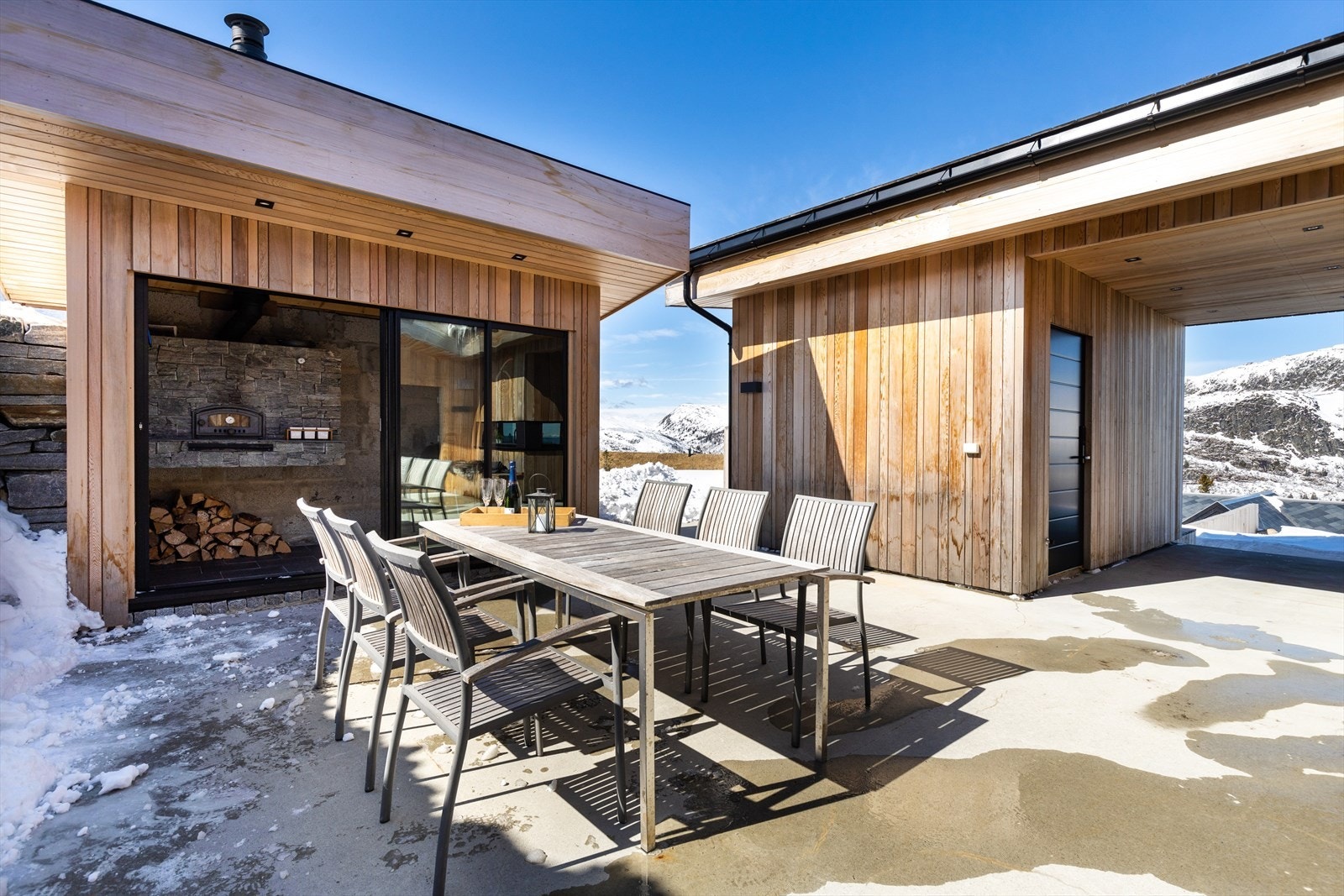 Egen grillhytte med bakerovn Galleribilde