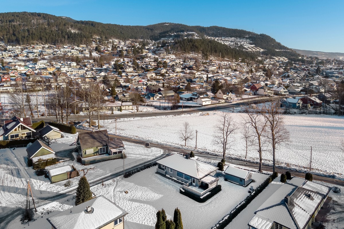 Sentralt beliggende enebolig o/2 plan - Garasje - God takhøyde i underetasje - Solrikt - Terrasse - Hage - Barnevennlig! Galleribilde