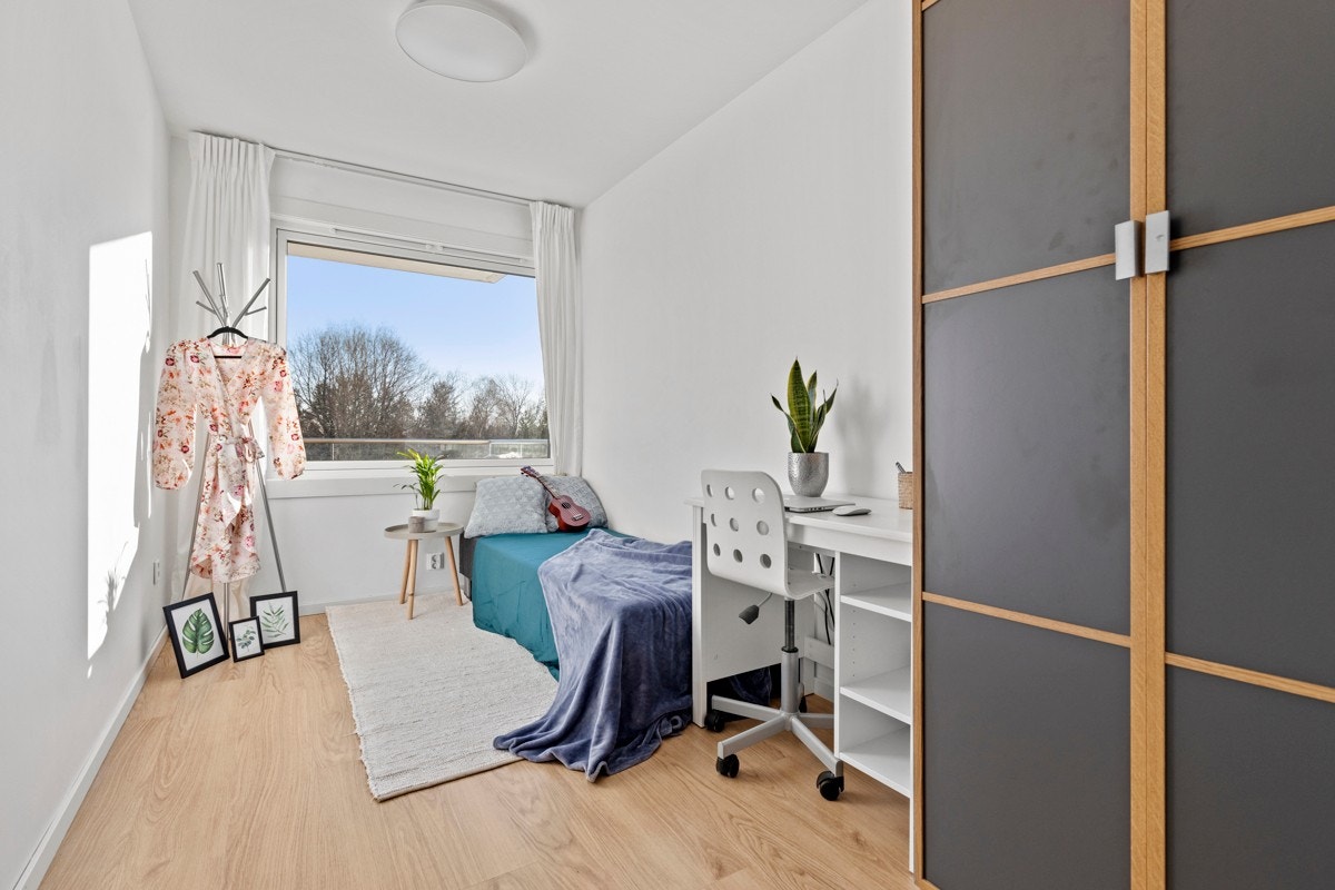 Soverom 2 med garderobeløsning. Galleribilde