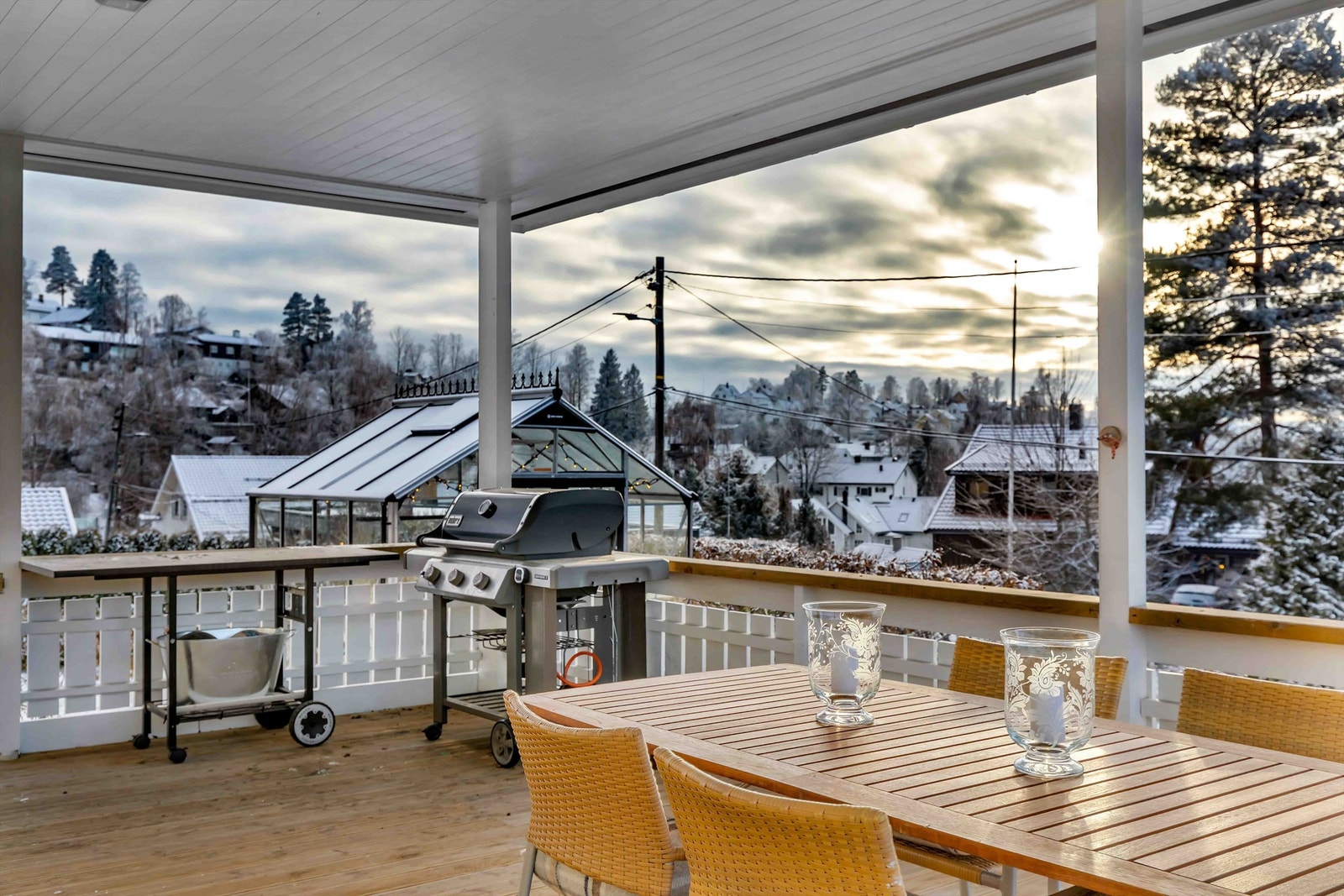 Herlig terrasse på ca. 34 kvm med adkomst fra stue Galleribilde