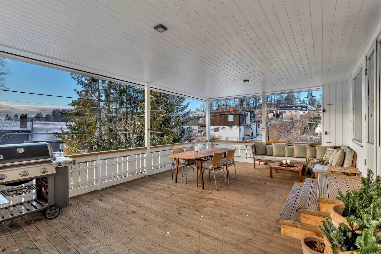 Herlig terrasse på ca. 34 kvm med adkomst fra stue Galleribilde