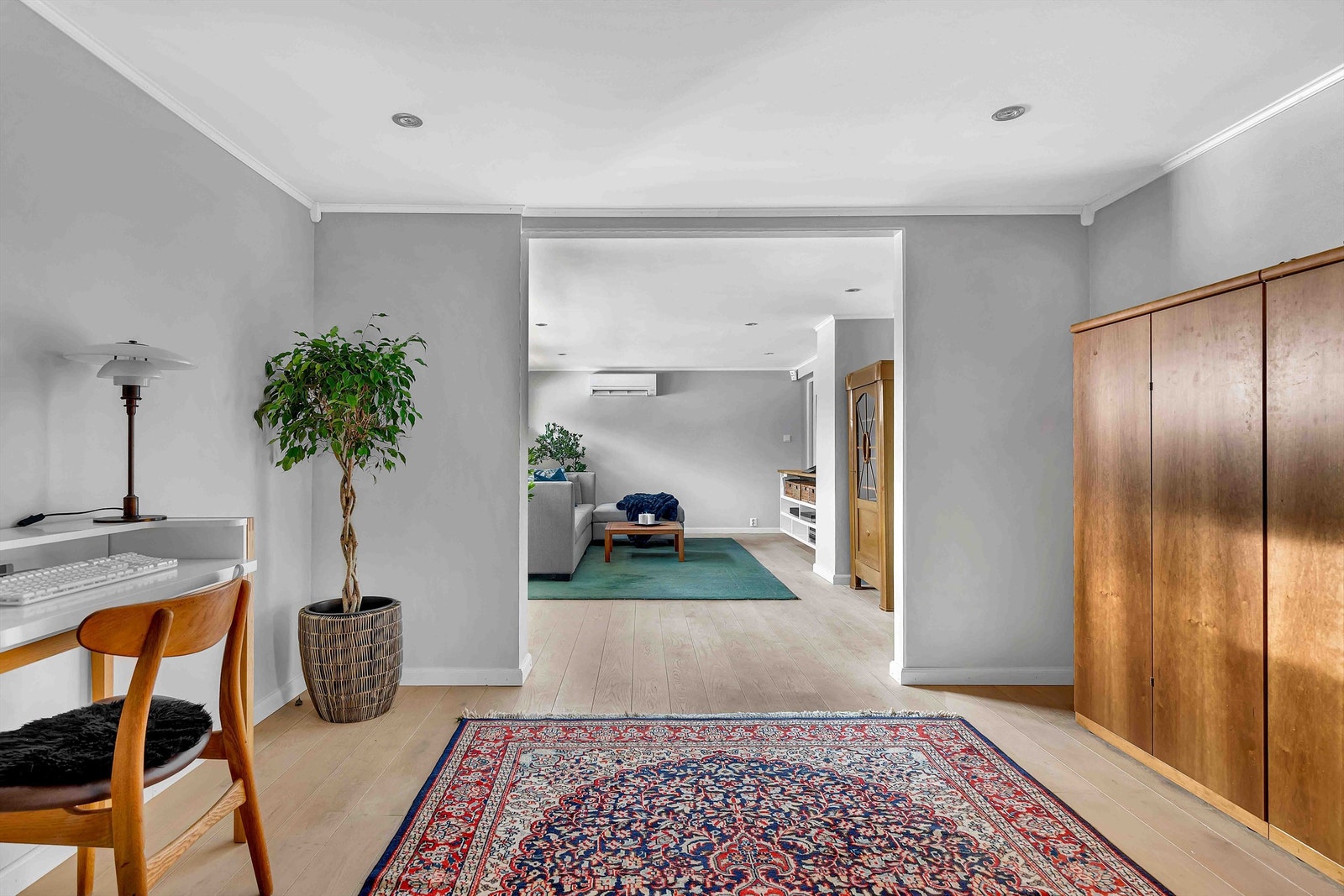 Fra hall mot kjellerstue Galleribilde