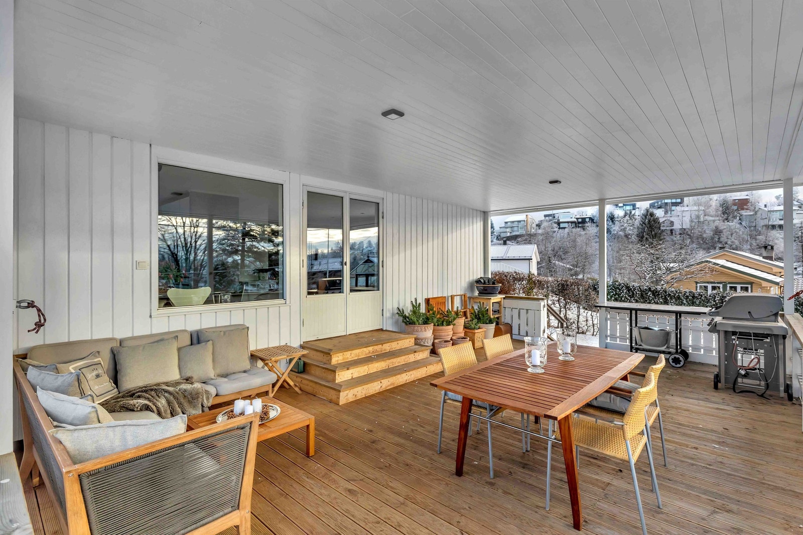 Herlig terrasse på ca. 34 kvm med adkomst fra stue Galleribilde