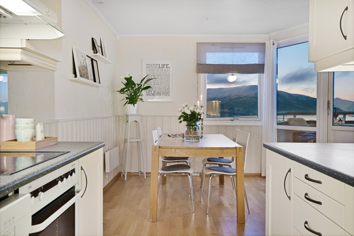 Her kan du underholde dine gjester mens du lager mat Galleribilde