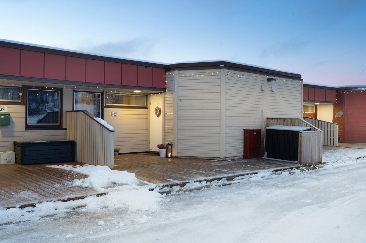 Boligområdet er bebygget med terrasserekkehus Galleribilde