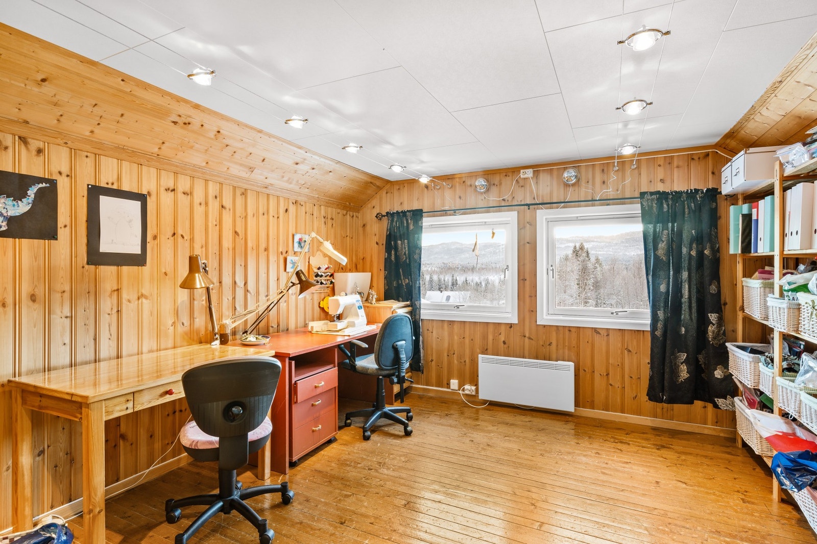 Loftet består av trappegang, gang, toalettrom, arbeidsrom og 2 soverom Galleribilde
