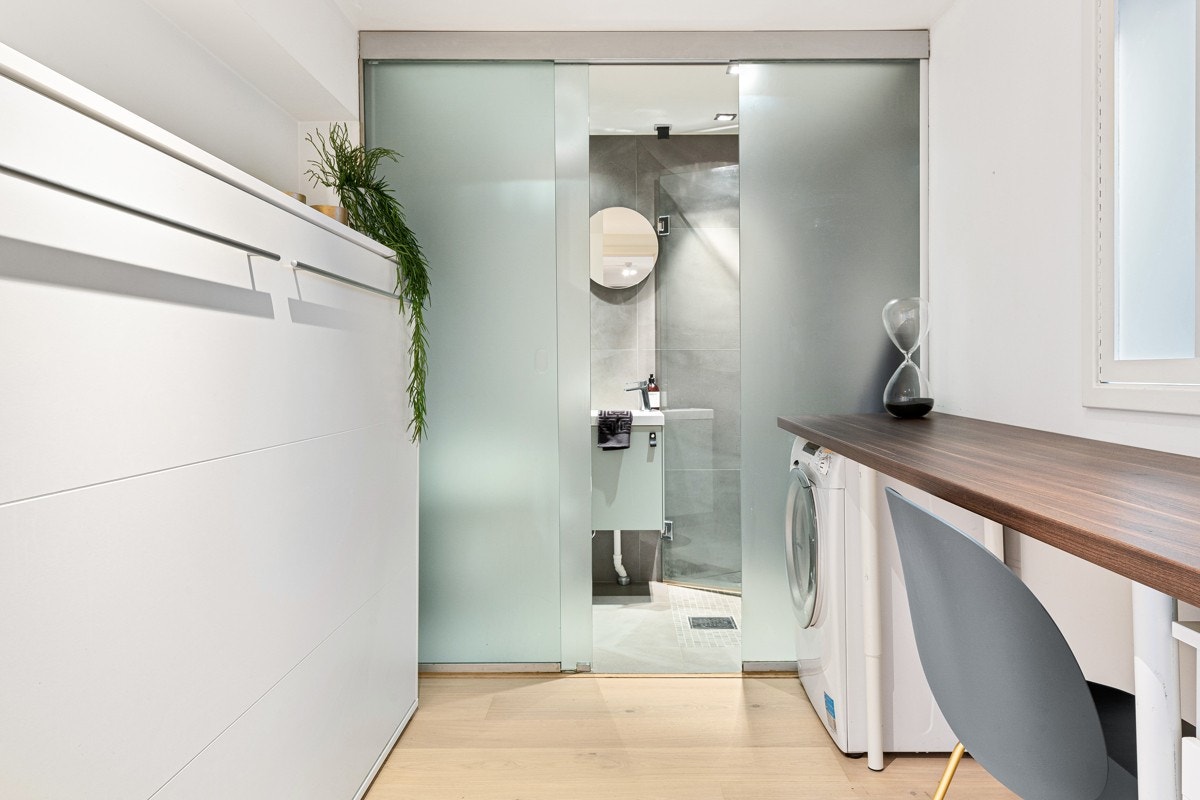 Rom i tilknytning til baderommet nede som har blitt brukt som både kontor og gjesterom Galleribilde