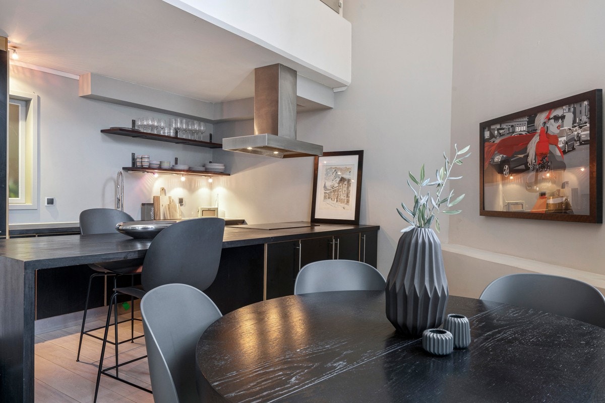 Kjøkkenøy i samme utførelse og kvalitet som resten av innredningen. Galleribilde