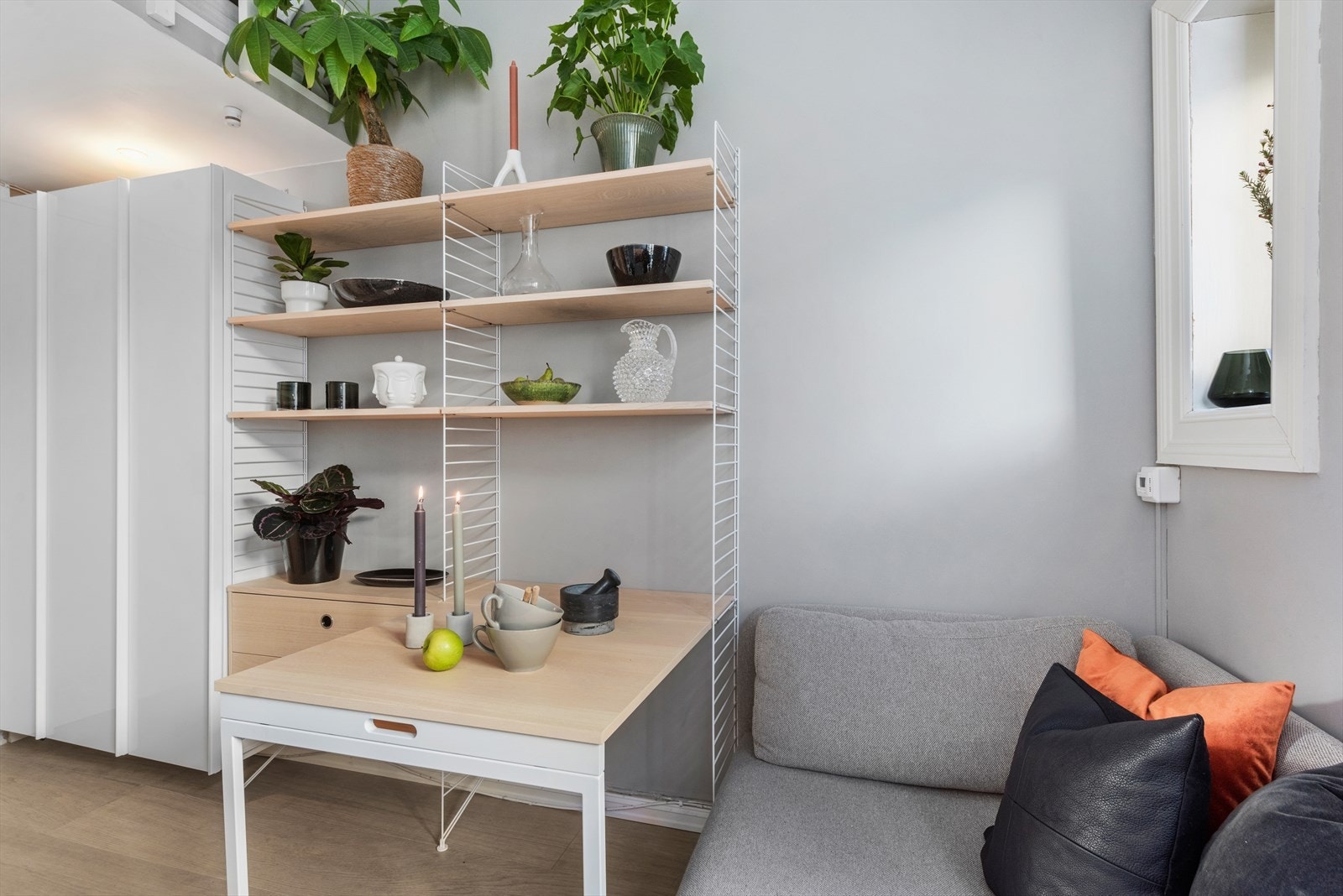 Smart løsning for plassbesparelse. (Hyllen medfølger ikke) Galleribilde