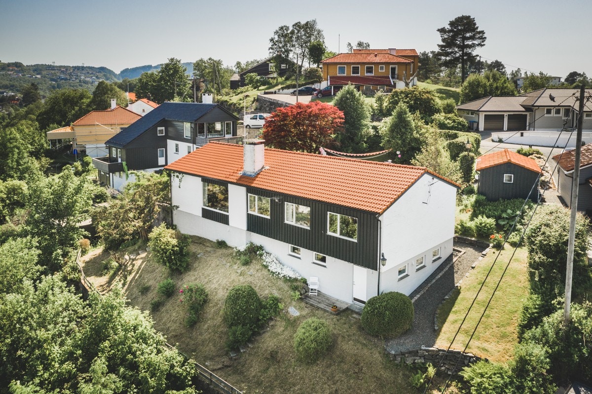Samtidig som man har flott gangvei til Lagunen, busstopp og Bybanen, er vi kun 15 minutter fra sentrum. Galleribilde