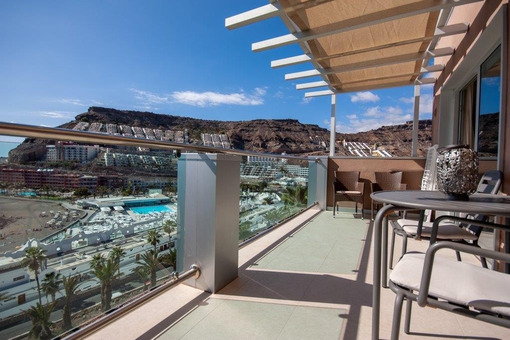 Hyggelig senter med flere gode spiseplasser og supermarked ca 150 meter fra leiligheten. Galleribilde