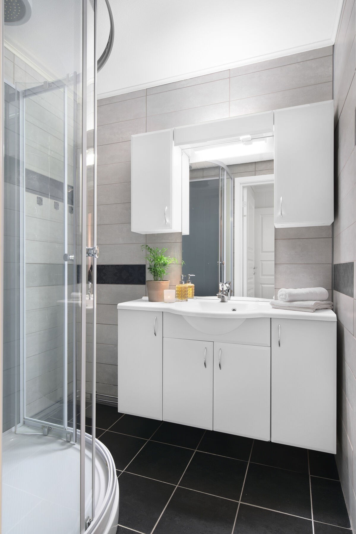 Flislagt bad med gulvvarme. Galleribilde