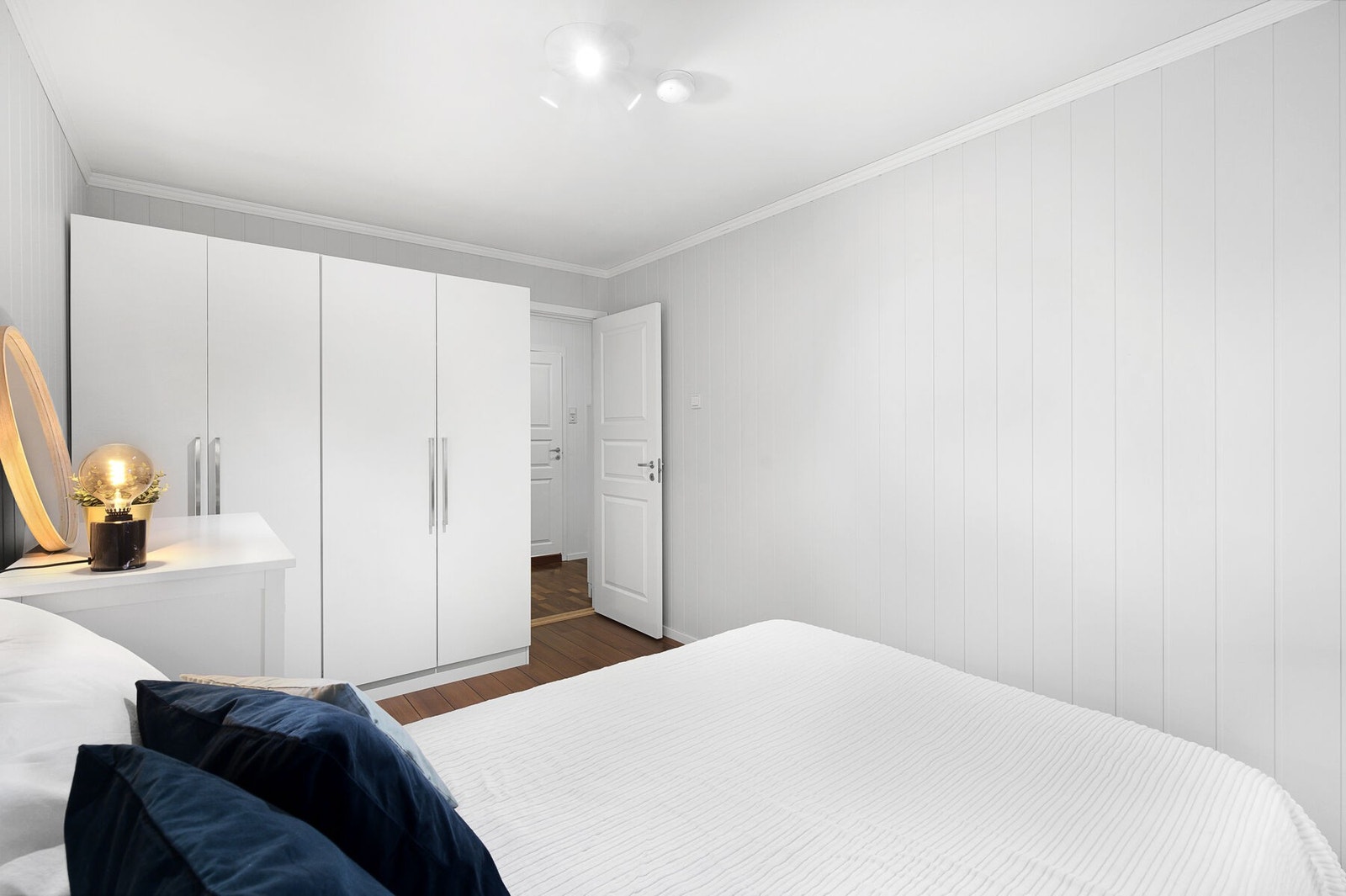 Soverom 1. God garderobeplass på begge soverommene. Galleribilde