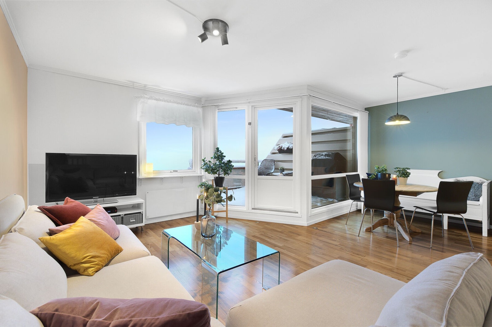 Stue med fantastiske utsiktsforhold uten innsyn. Galleribilde