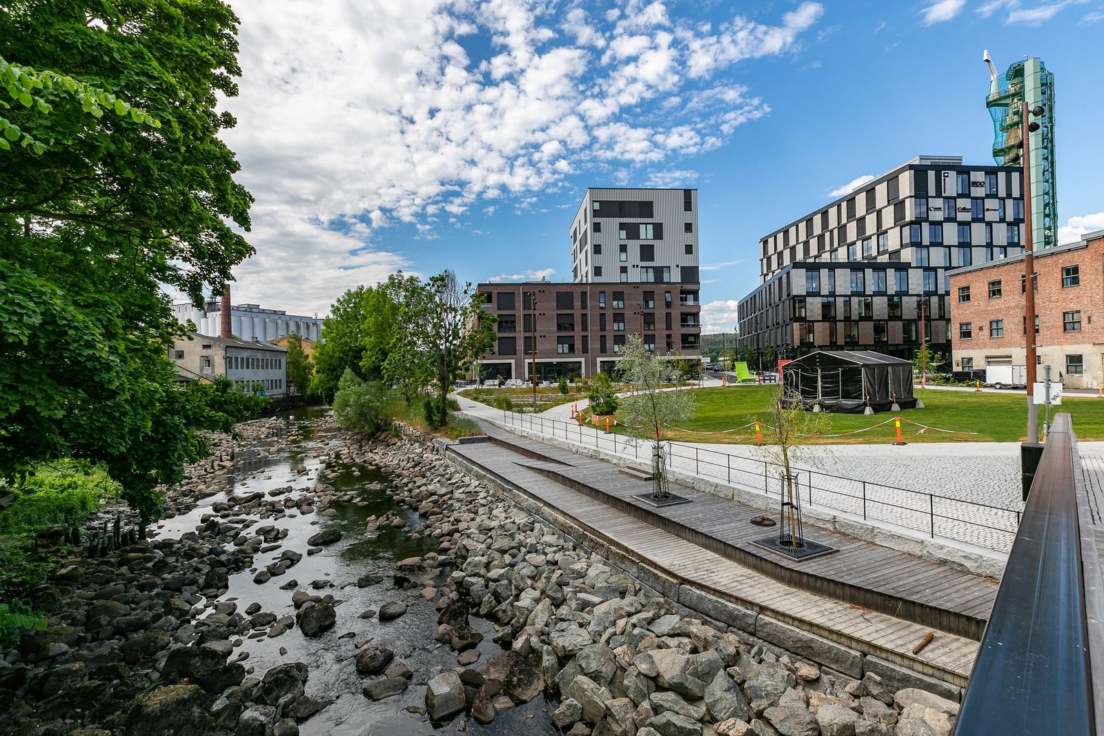 Ny gangbro forbinder Verket med den eldre delen av sentrum. Galleribilde
