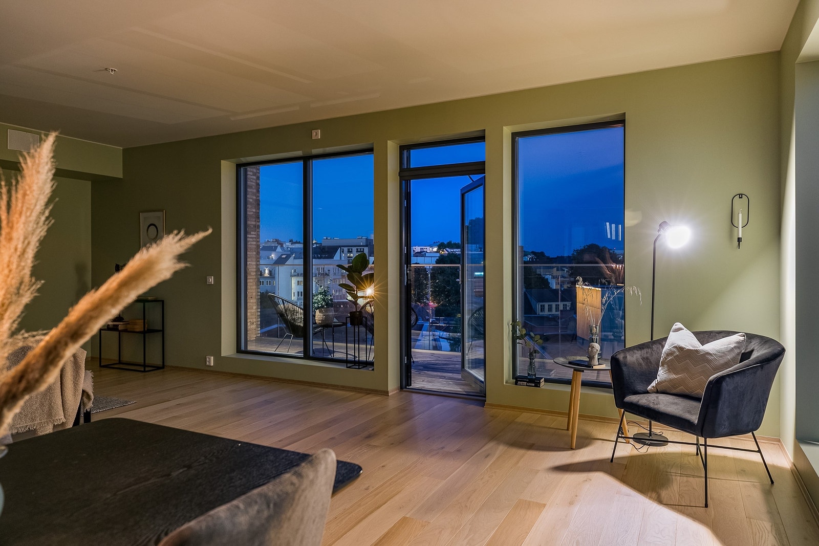 Leiligheten har ekstra innvendig høyde på 2,65 meter. Galleribilde