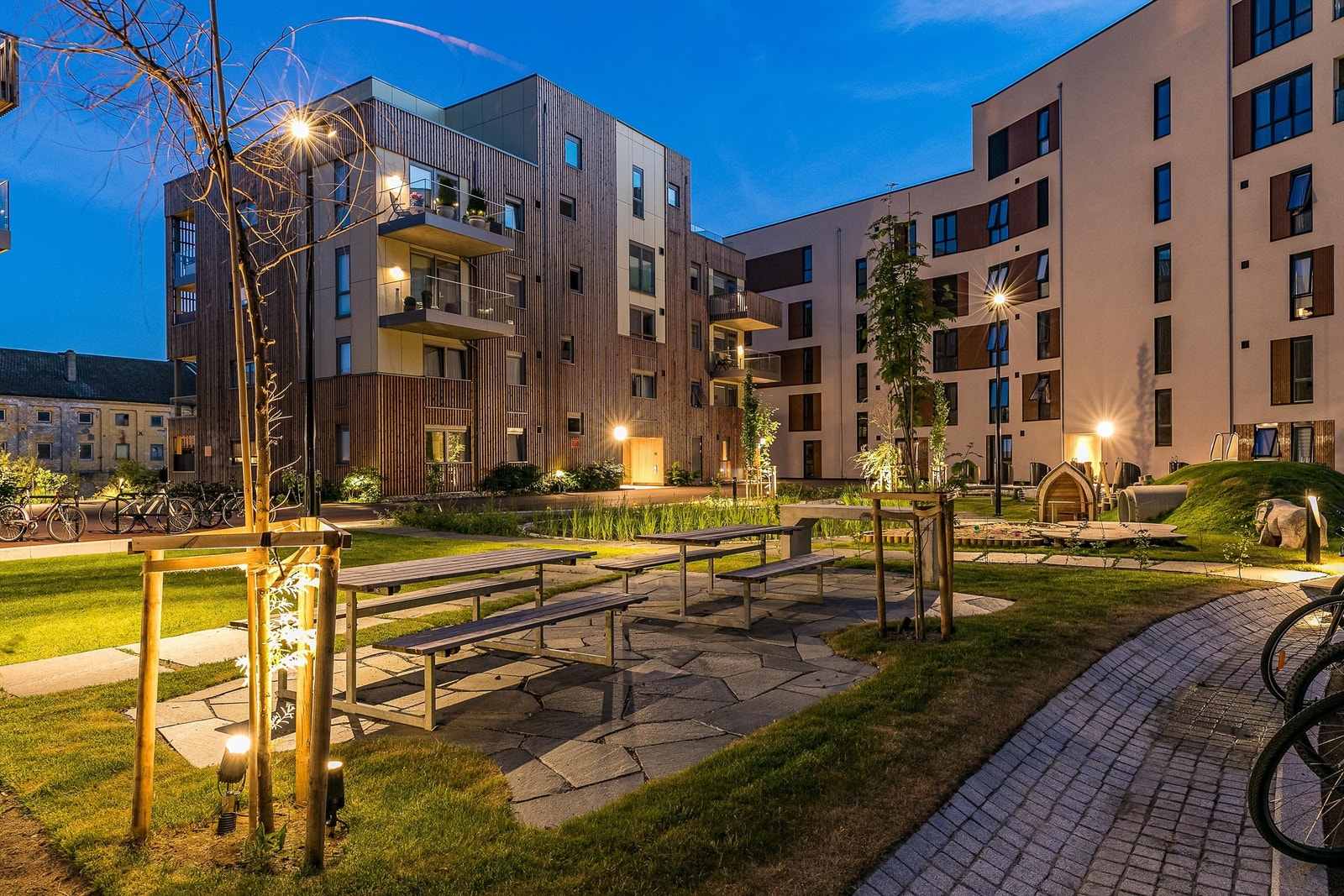 Parkmiljøet i gårdsrommet er tilrettelagt for aktiv bruk av beboerne. Galleribilde