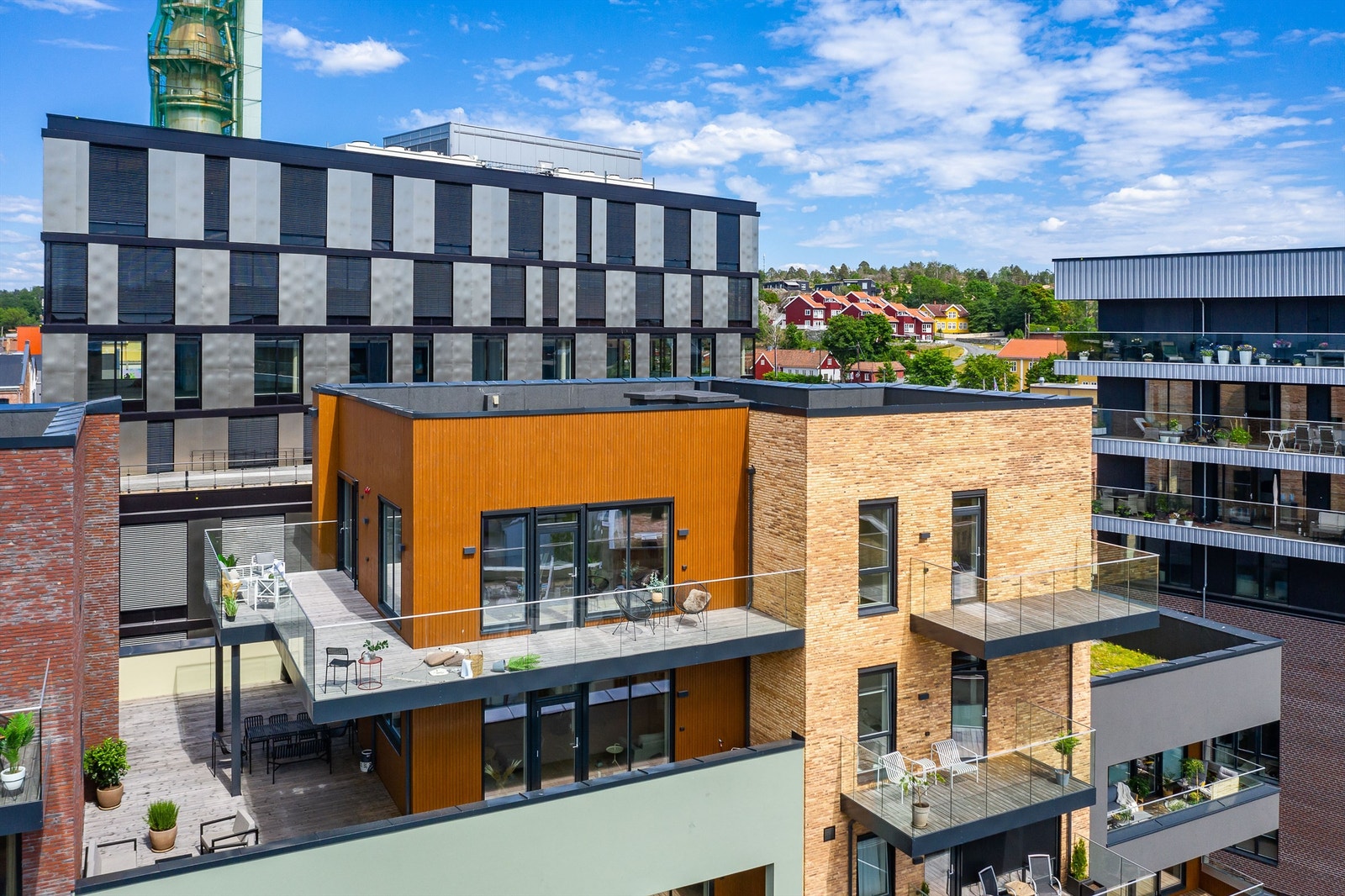 Sommerstid kan du oppleve solnedgangen fra balkongen. Galleribilde