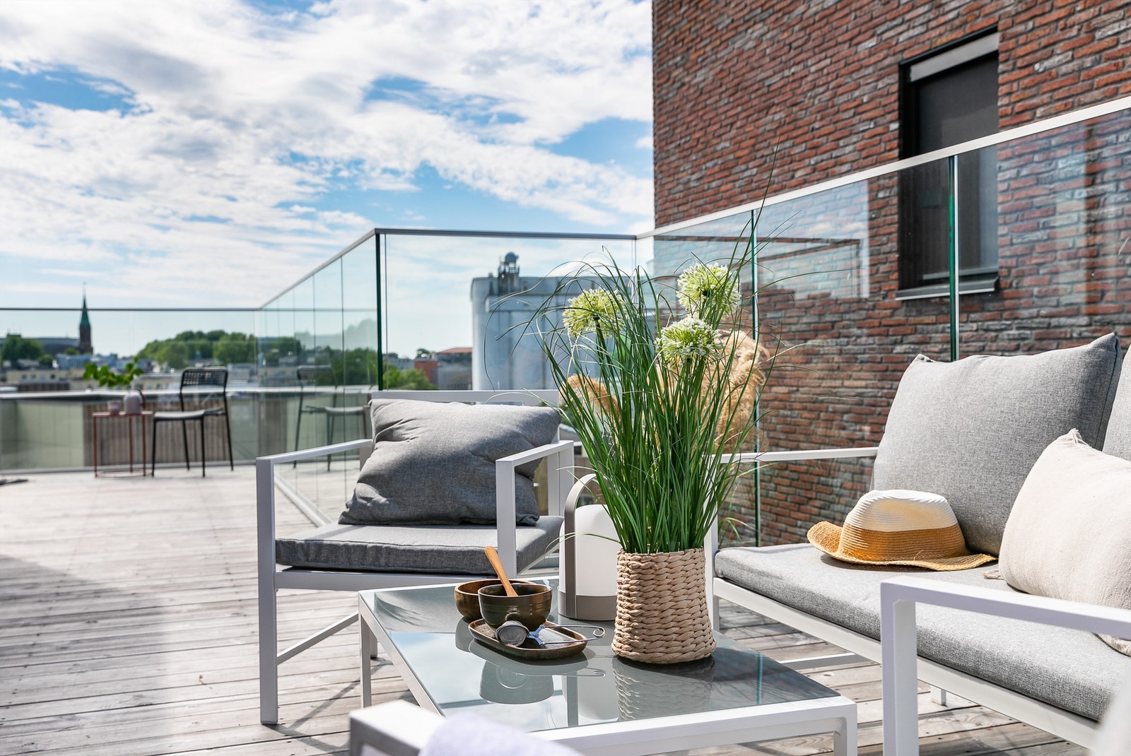 De høye rekkverkene har også en skjermende effekt på vindfulle dager. Galleribilde